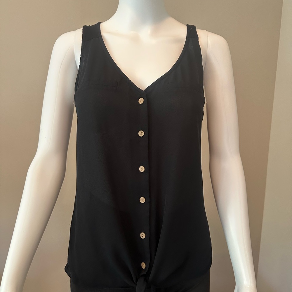 Fortune & Ivy size small Black Sleeveless Button-Down Top